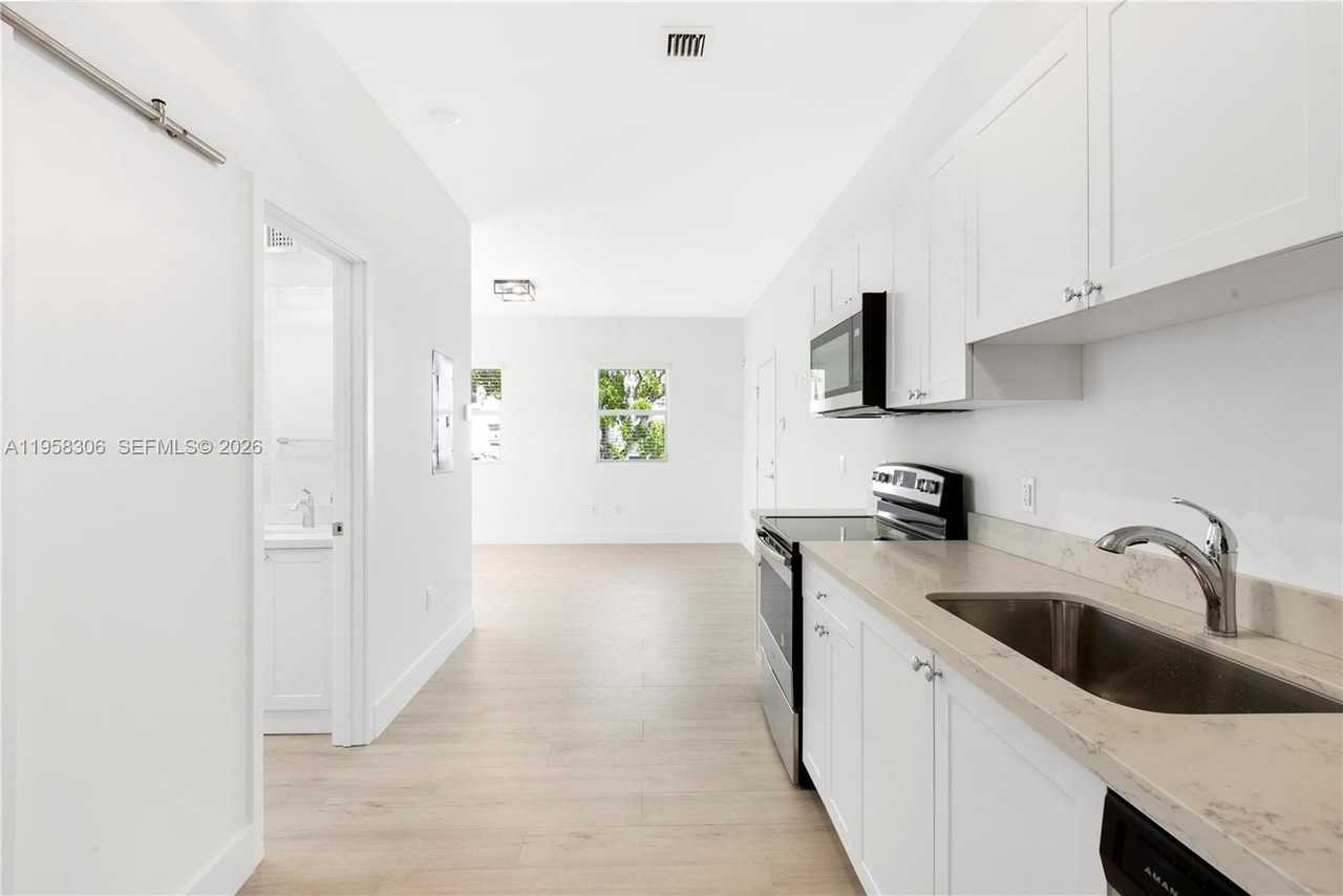 628 Santander Ave #8 - Photo 7 of 25