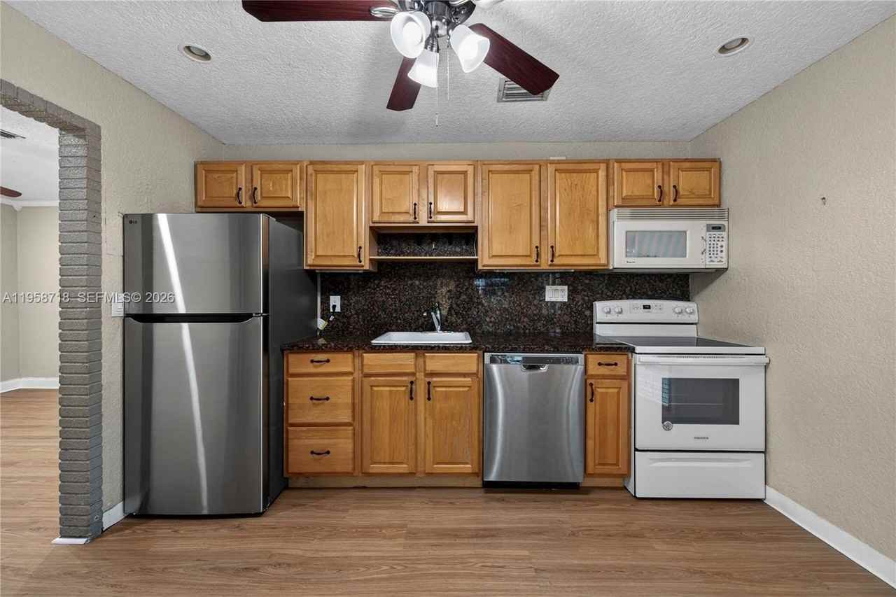 5265 Ne 1st Ter #5265 - Photo 3 of 26