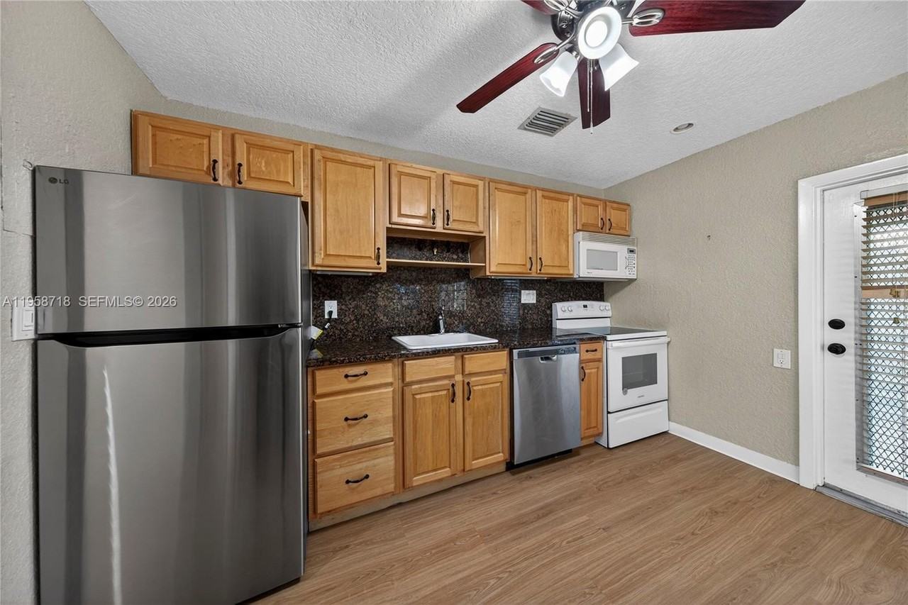 5265 Ne 1st Ter #5265 - Photo 4 of 26