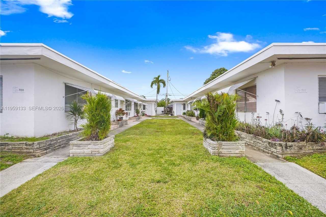 710 82nd St #4 - Photo 5 of 33