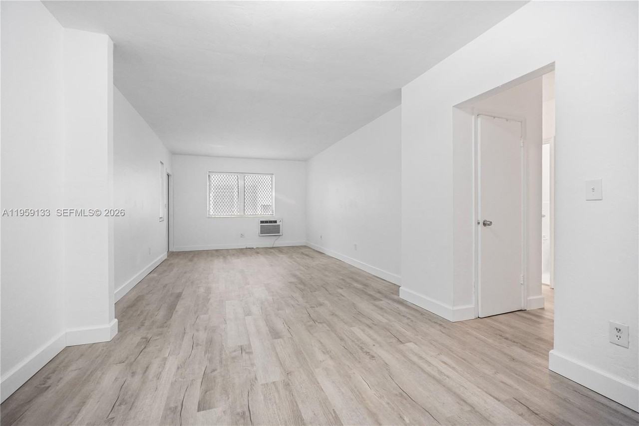 710 82nd St #4 - Photo 6 of 33