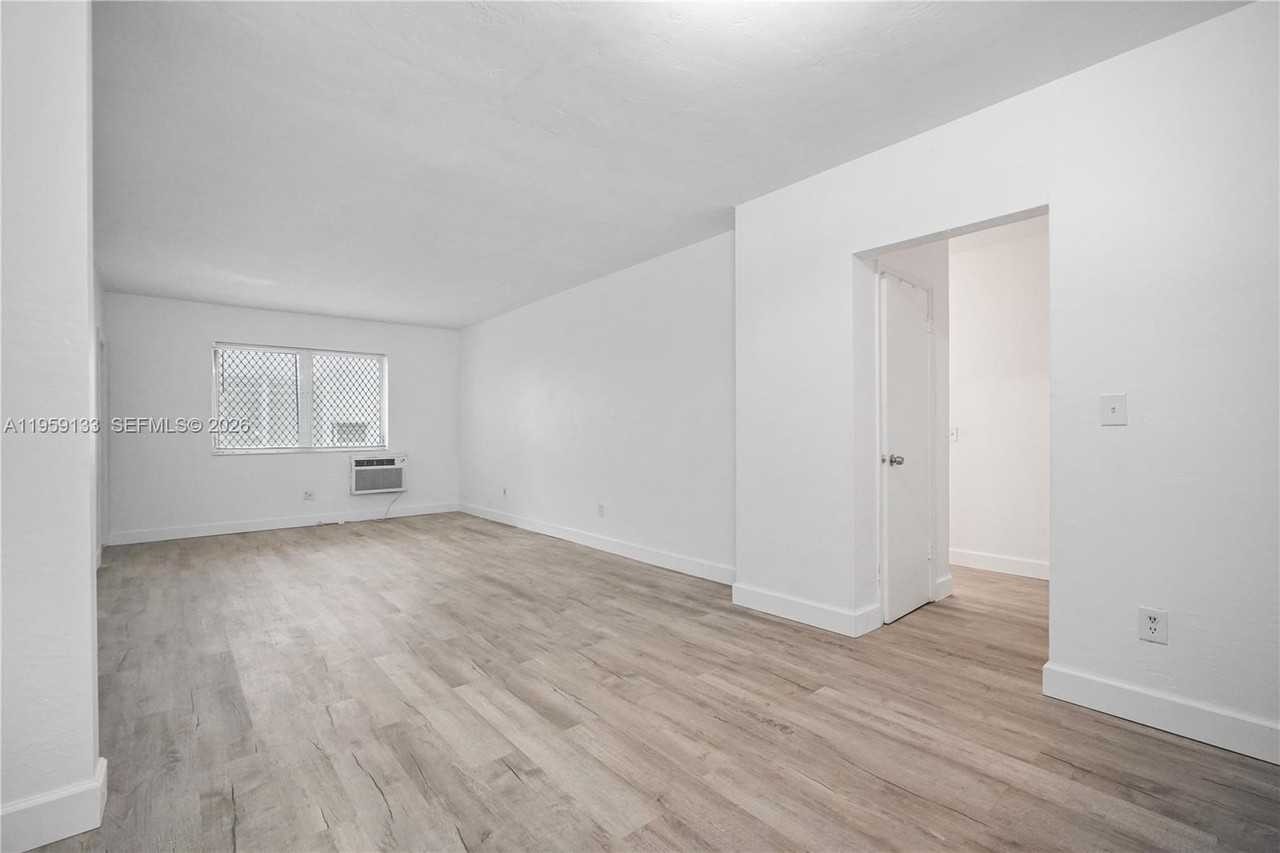 710 82nd St #4 - Photo 7 of 33