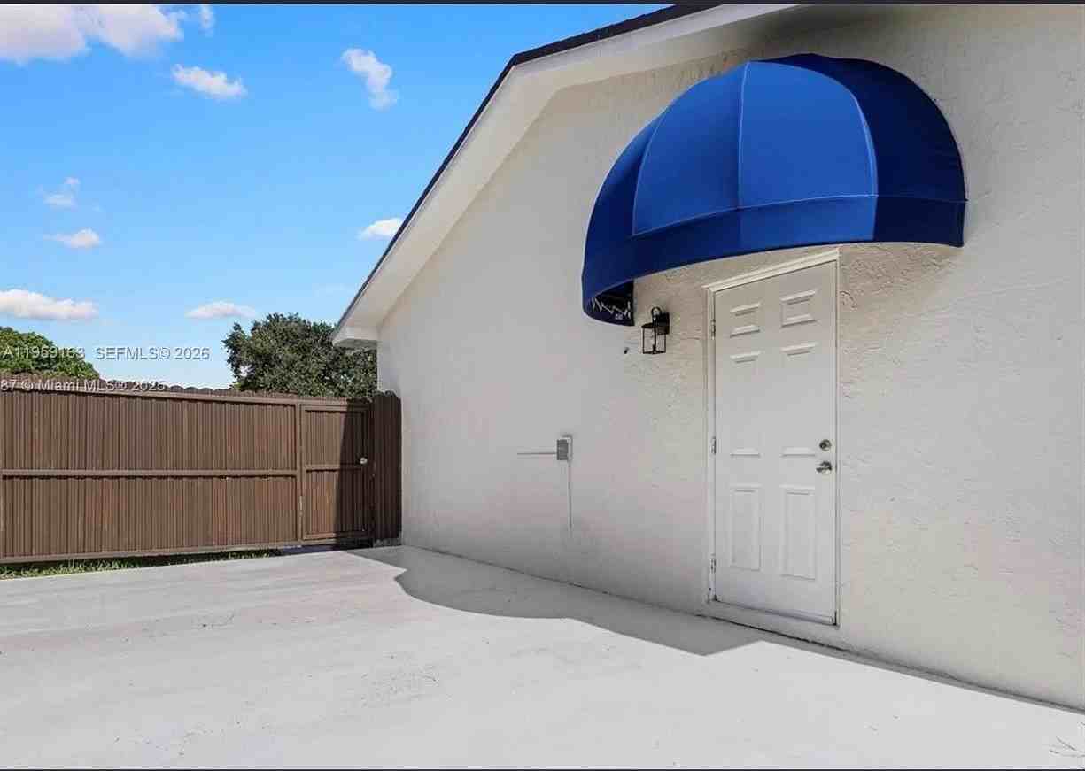 19221 Sw 92nd Rd - Photo 2 of 29