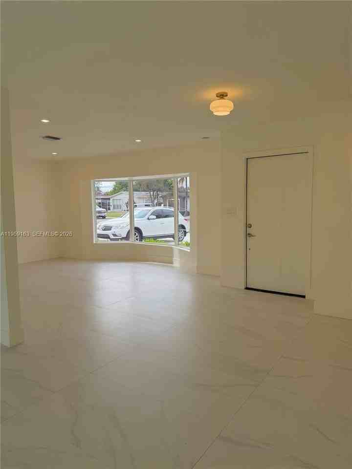 19221 Sw 92nd Rd - Photo 5 of 29