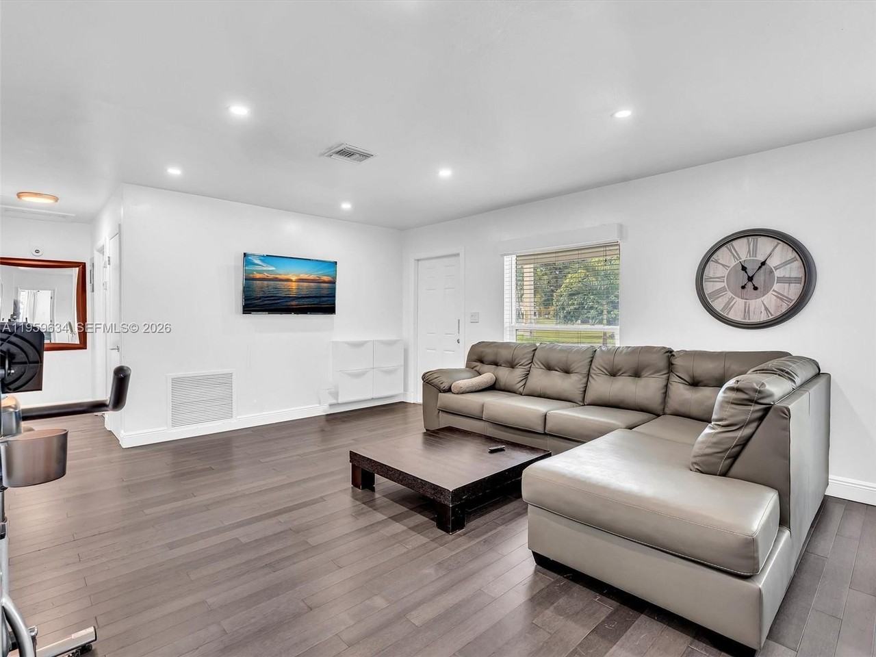 1459 Rodman St - Photo 3 of 32