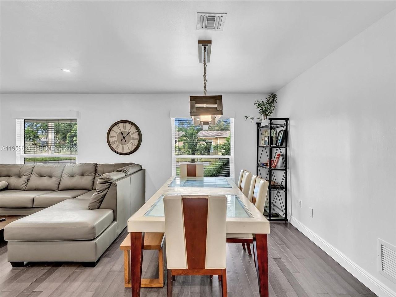 1459 Rodman St - Photo 4 of 32