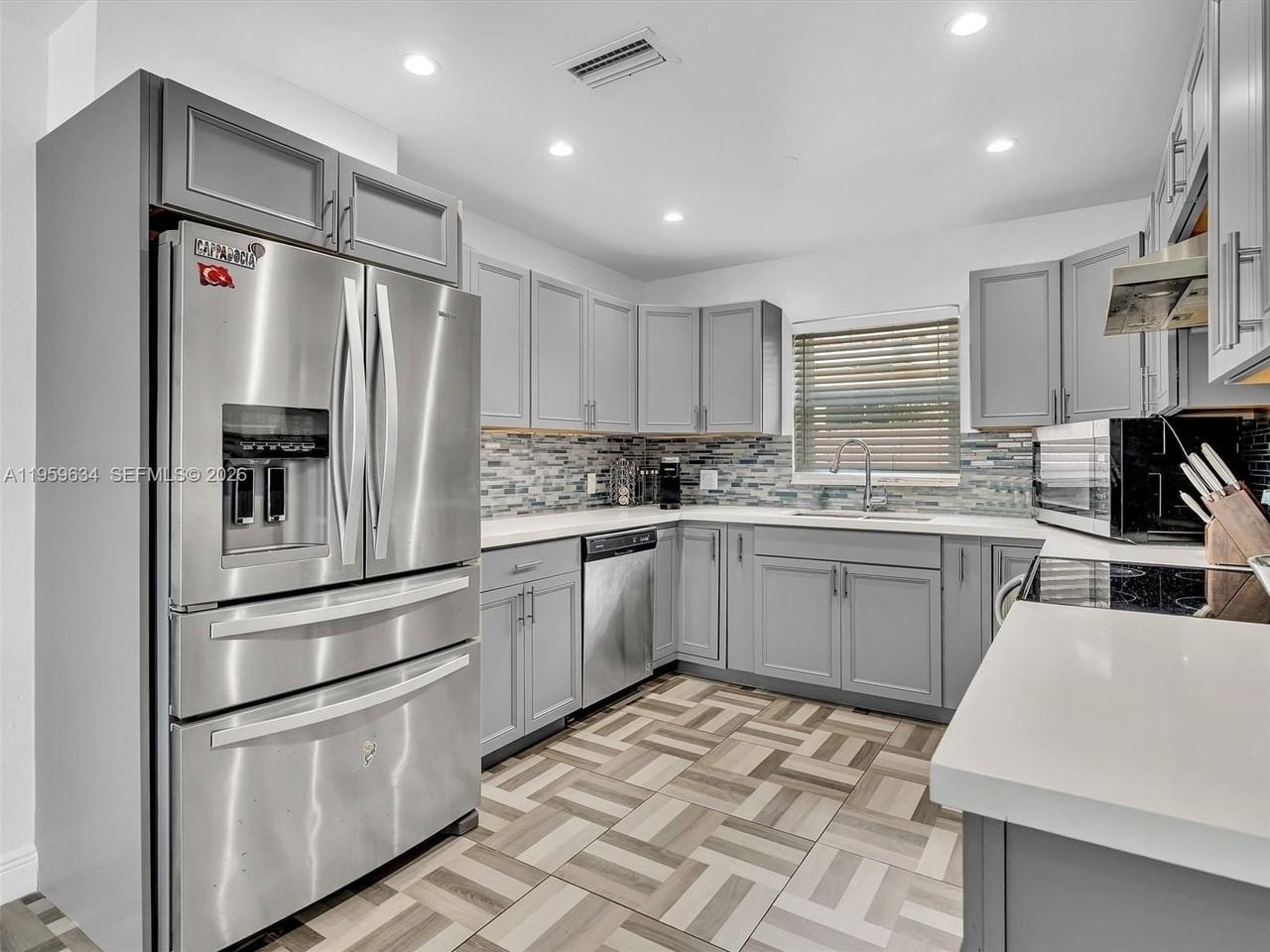 1459 Rodman St - Photo 6 of 32