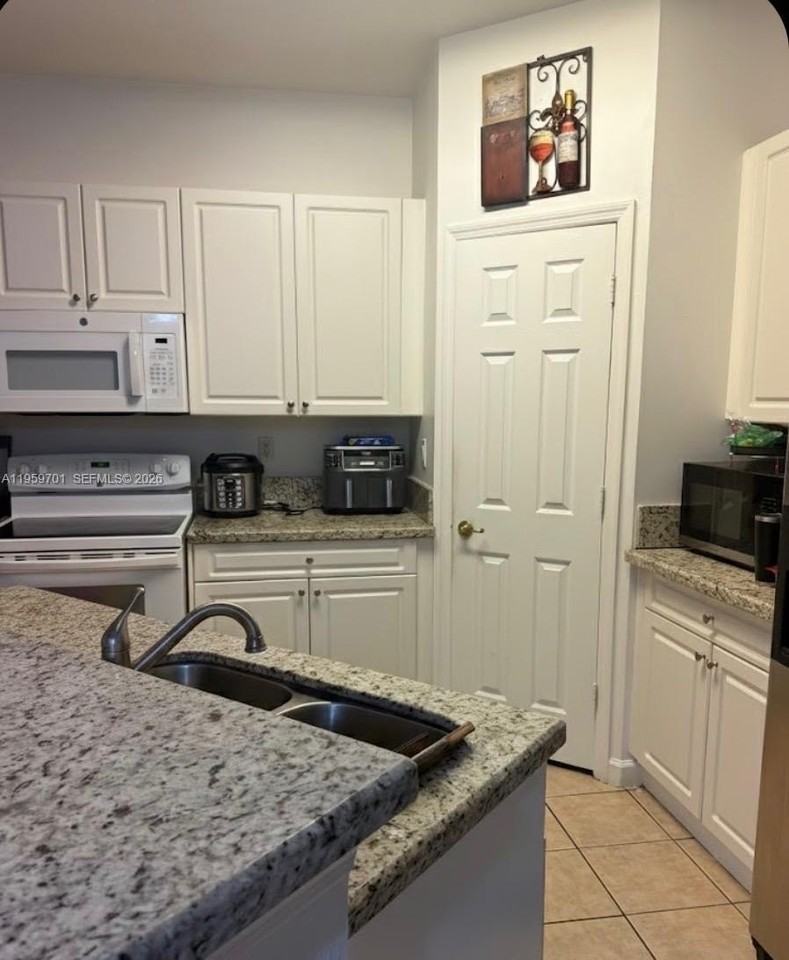 5719 Nw 113th Ct - Photo 2 of 4