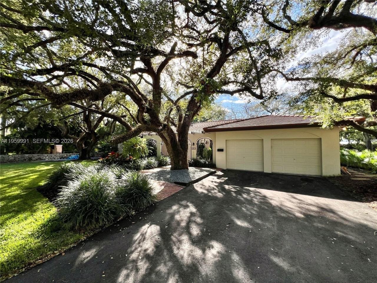 4350 Palmarito St - Photo 2 of 26