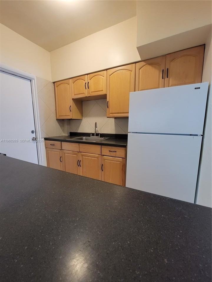 835 Lenox Ave #312 - Photo 6 of 14