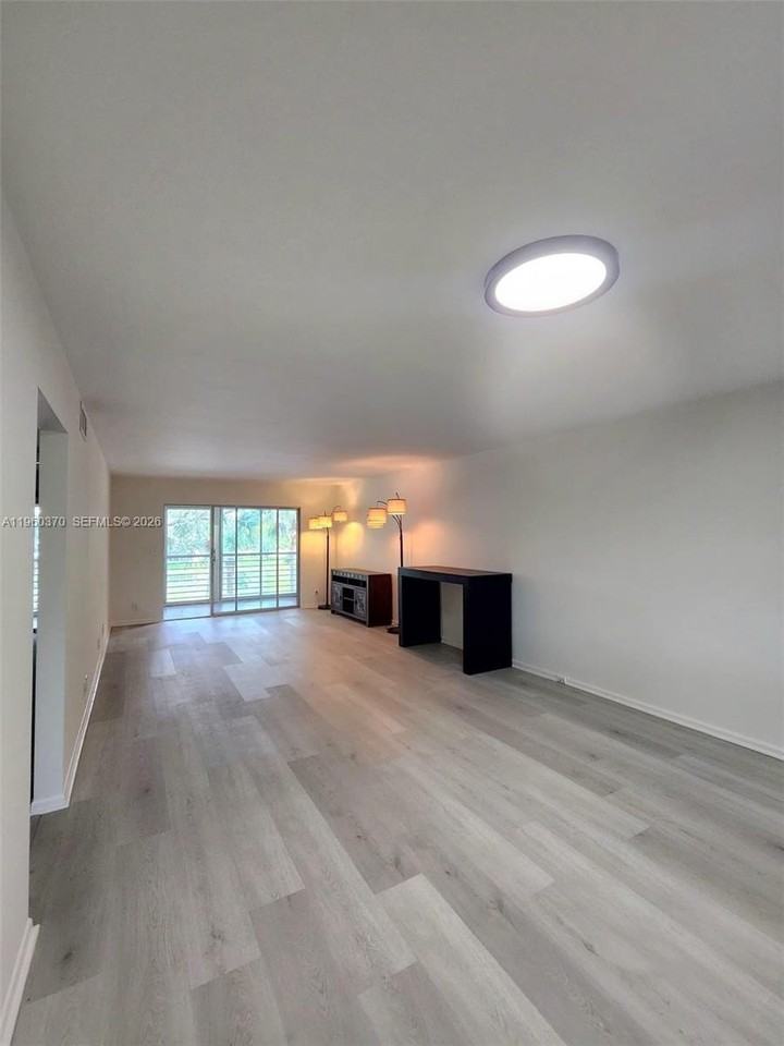 2304 Lucaya Ln #G3 - Photo 6 of 16