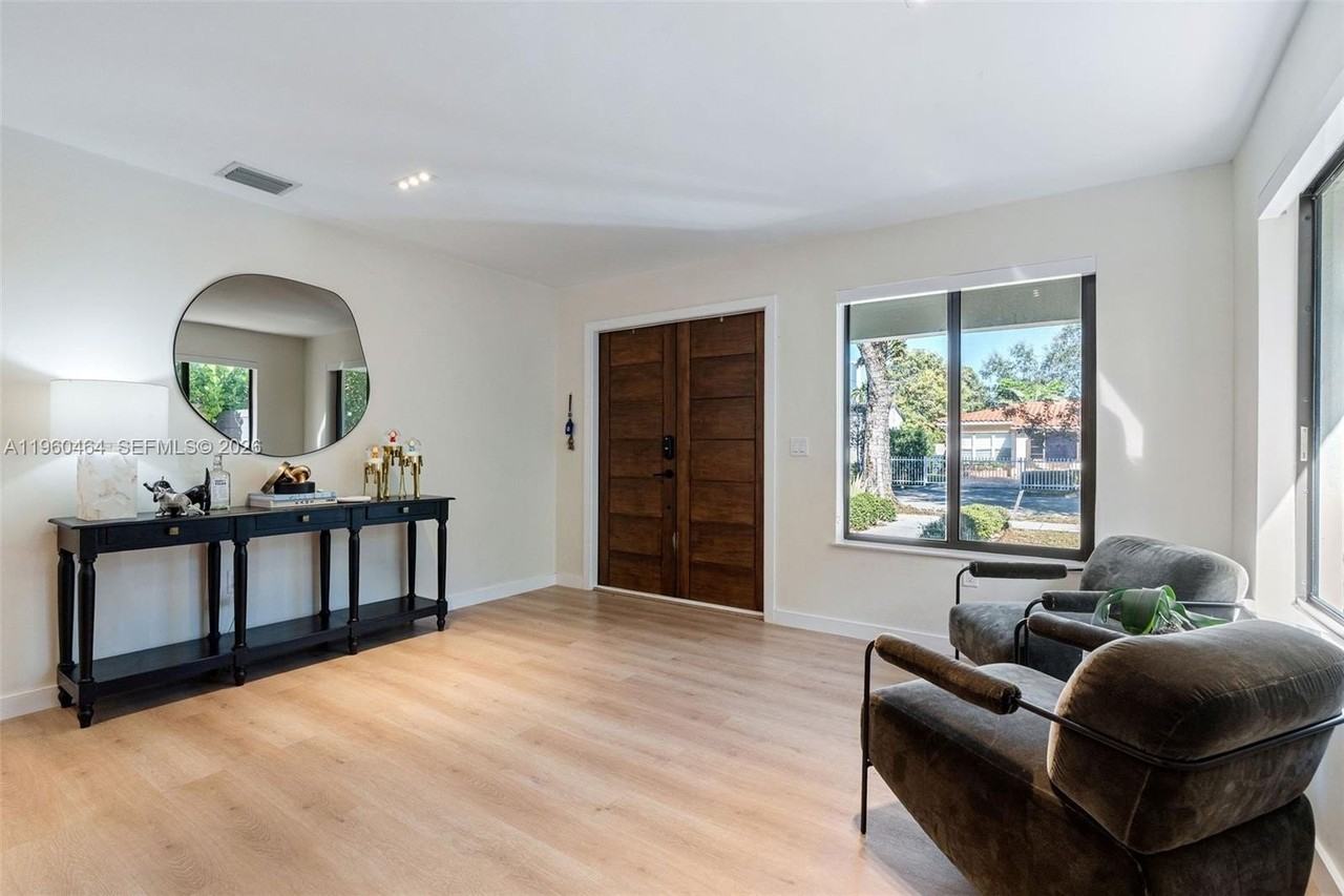 6246 Sw 10th St - Photo 3 of 29