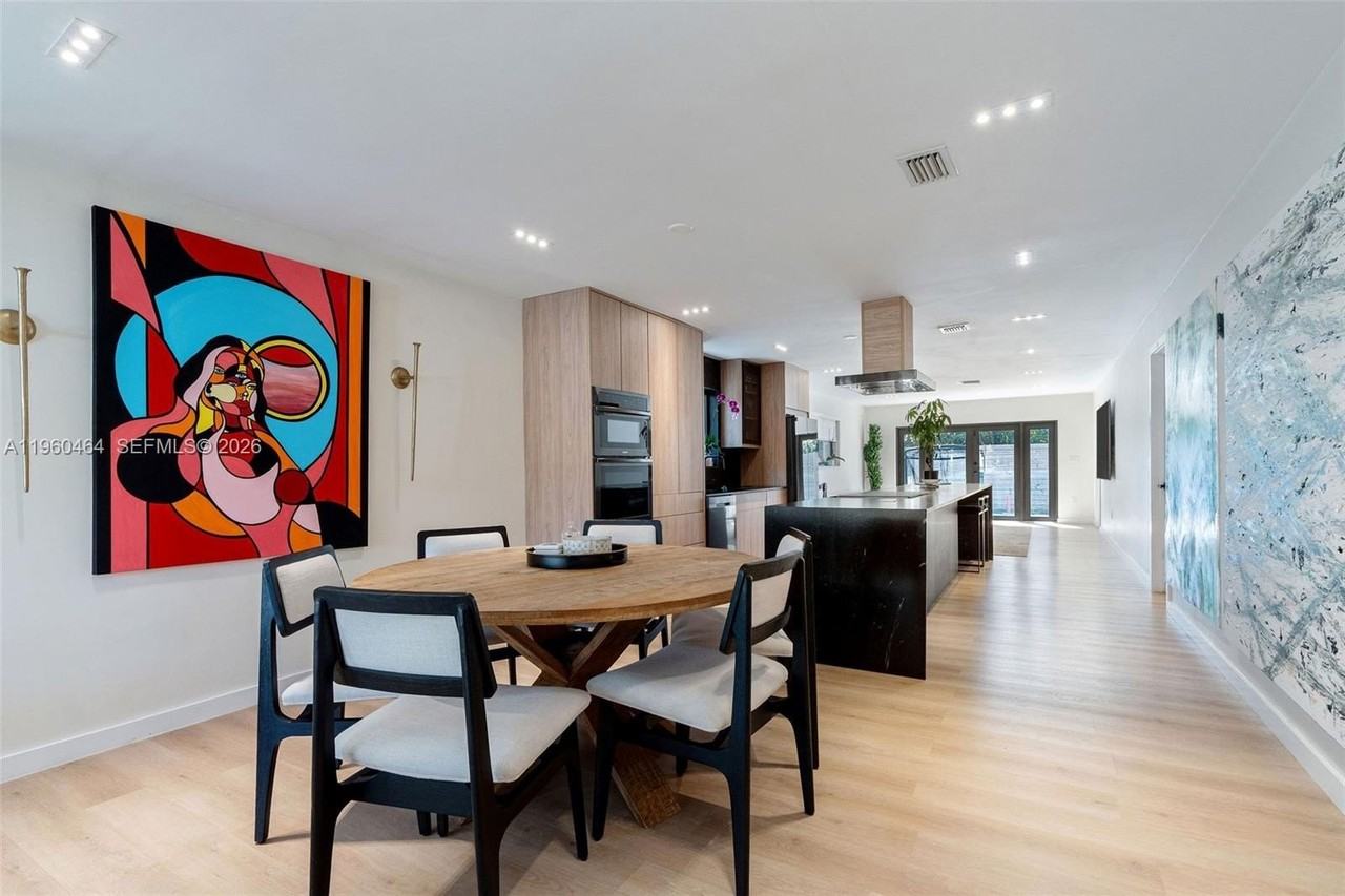 6246 Sw 10th St - Photo 4 of 29