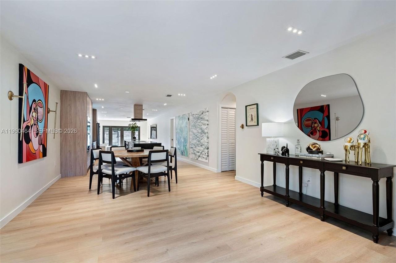 6246 Sw 10th St - Photo 5 of 29