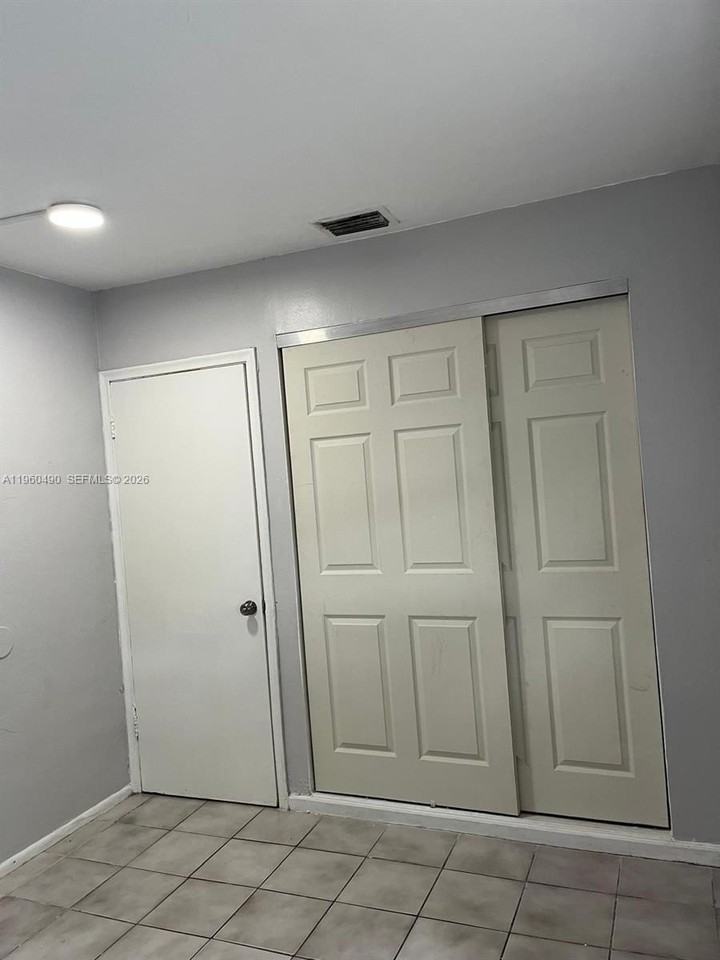 1439 Nw 8th Ave #0 - Photo 4 of 16