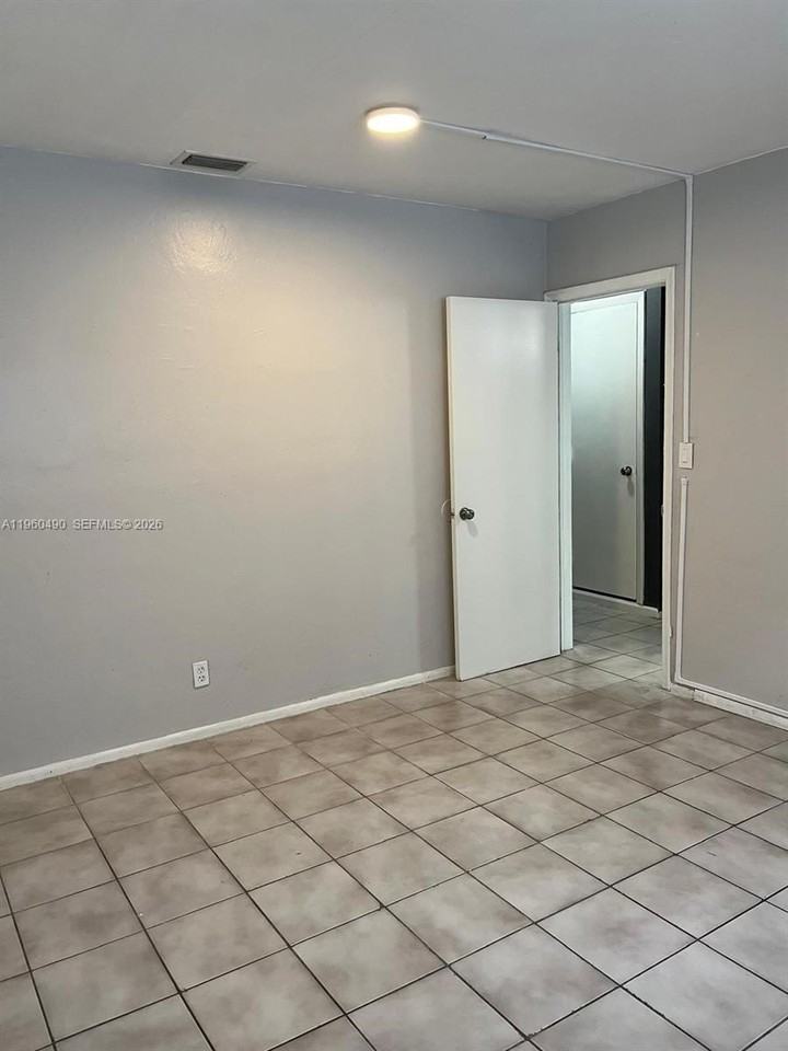 1439 Nw 8th Ave #0 - Photo 6 of 16