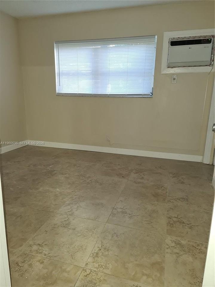 5162 Ne 6th Ave #306 - Photo 3 of 17