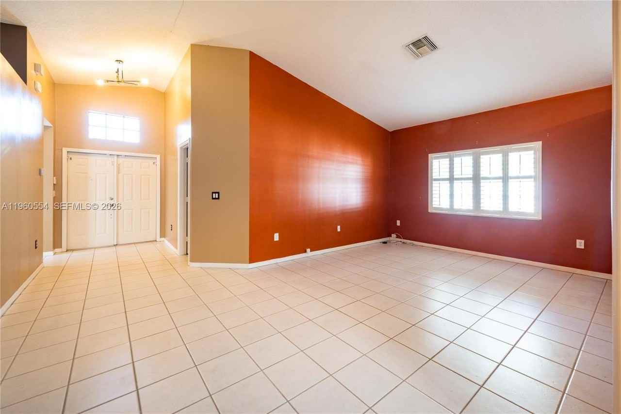 2260 Nw 137th Ave - Photo 5 of 31