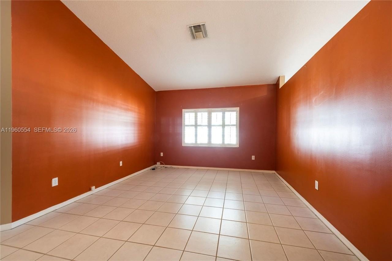 2260 Nw 137th Ave - Photo 6 of 31