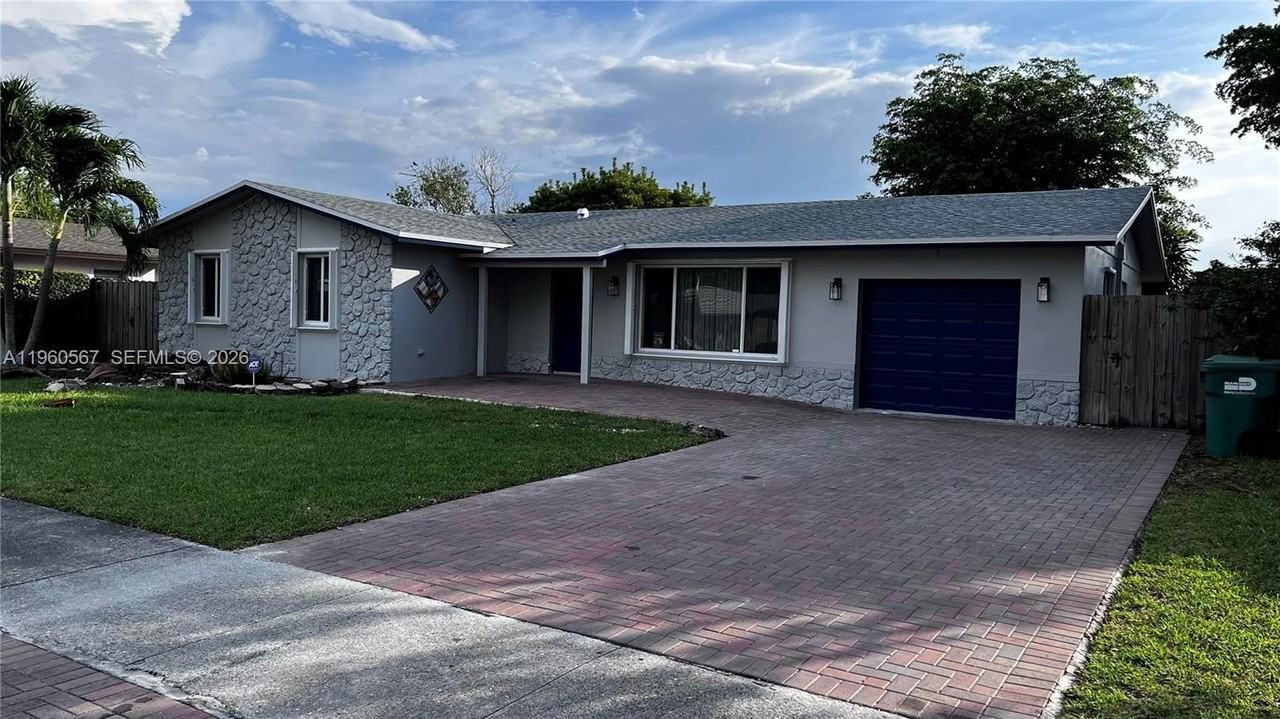 7700 Sw 132nd Pl #7700 - Photo 2 of 15