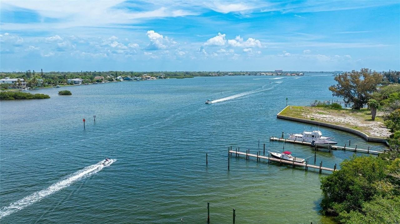 1308 Old Stickney Point Rd #WP3 - Photo 4 of 50