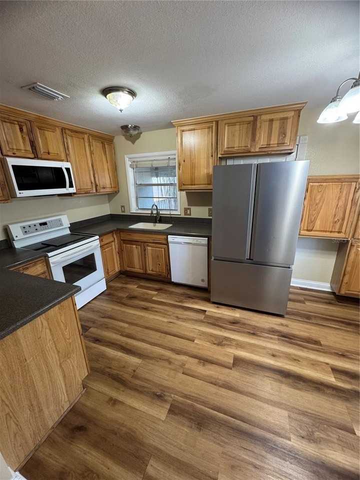 1059 Seminole St - Photo 5 of 9