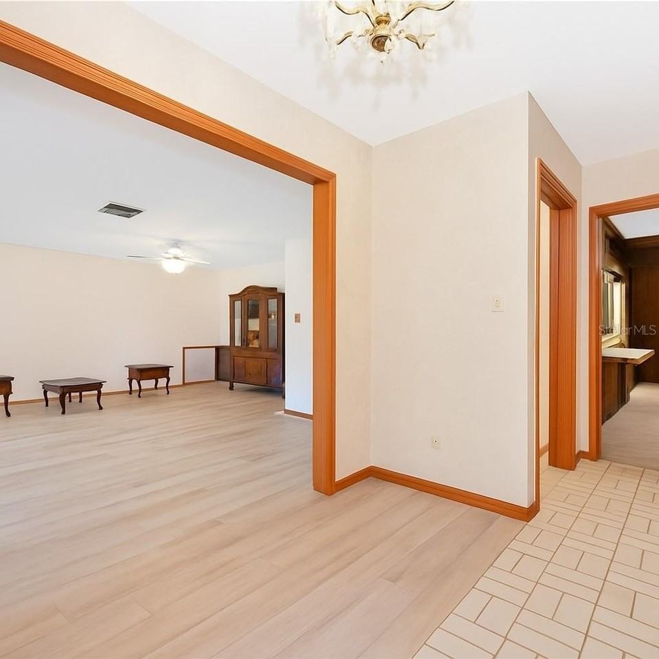 114 Arrowhead Ln - Photo 2 of 12