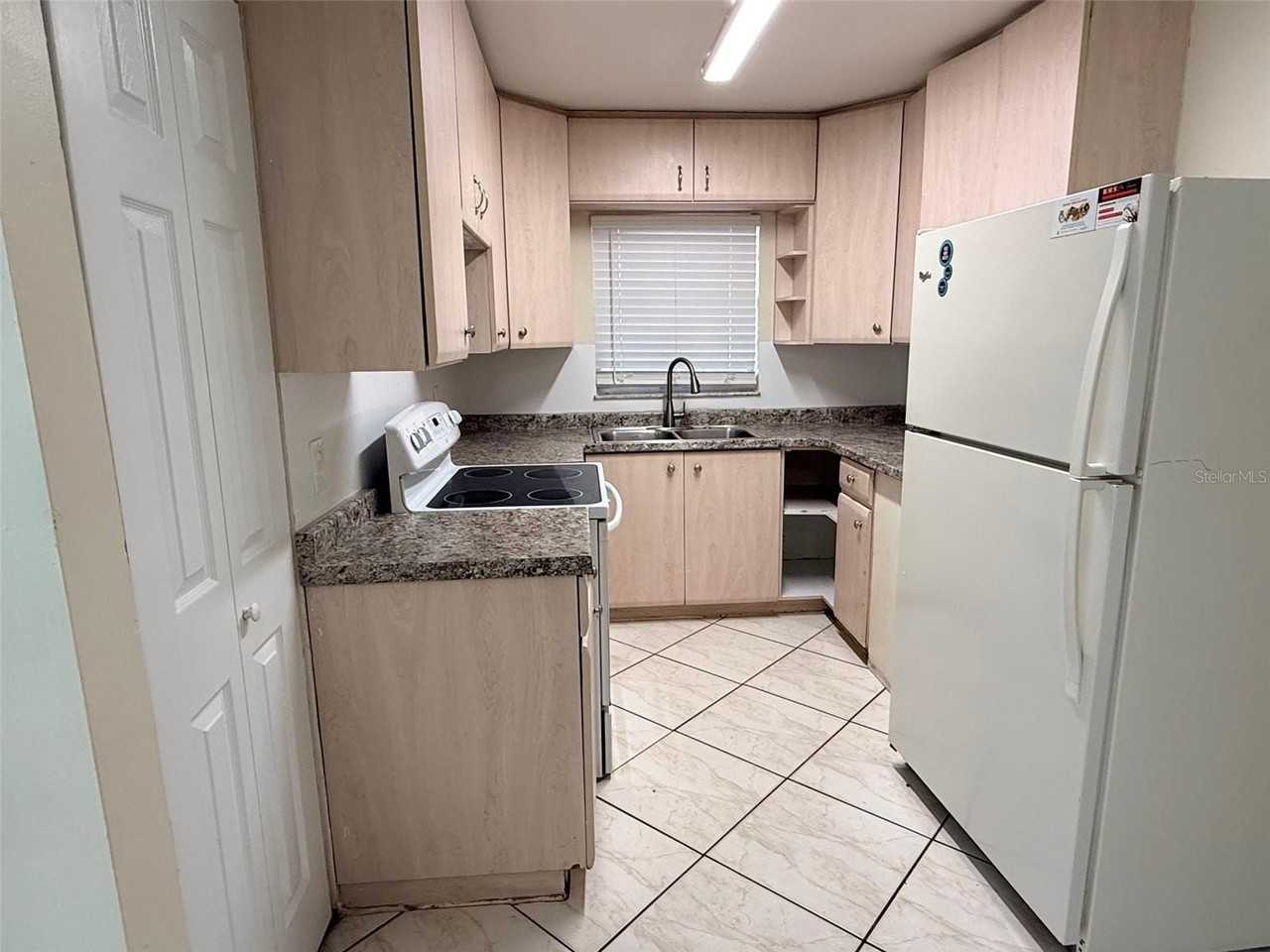 3704 36th St W - Photo 6 of 34