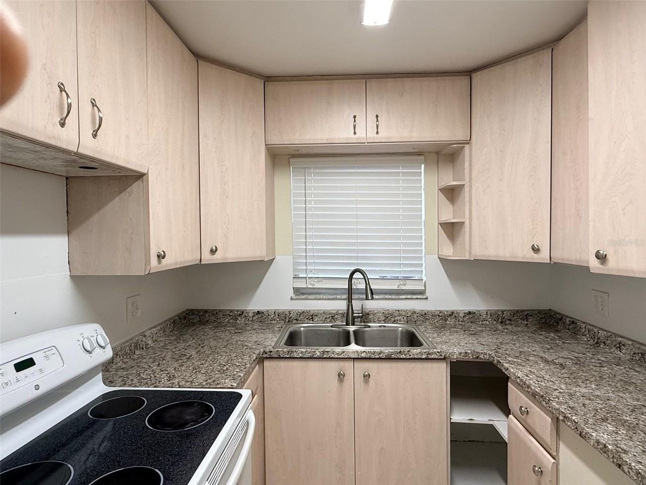 3704 36th St W - Photo 7 of 34