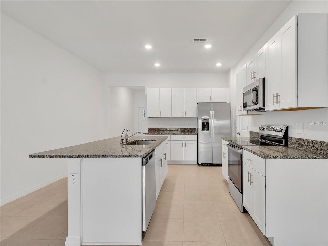 9405 Cannon Beach Dr - Photo 7 of 32