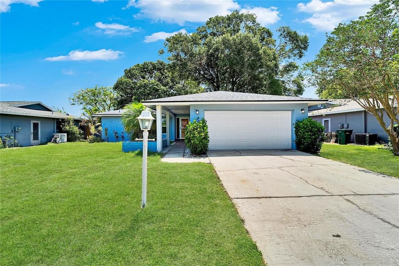 2552 Bramblewood Dr W - Photo 3 of 44