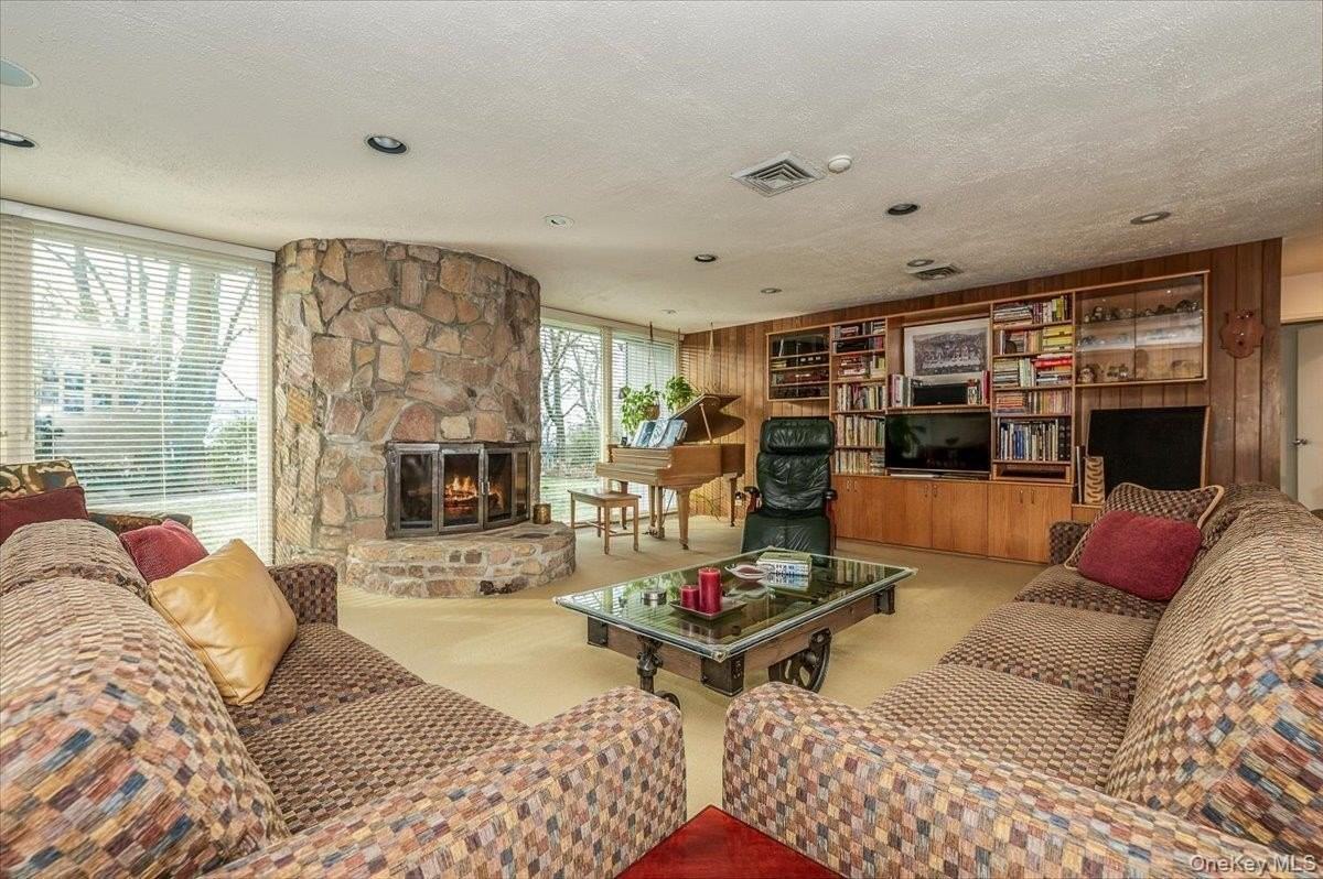 20 Whitman Rd - Photo 3 of 26