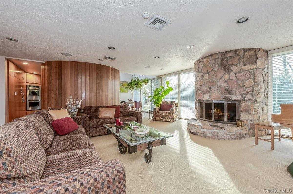 20 Whitman Rd - Photo 4 of 26