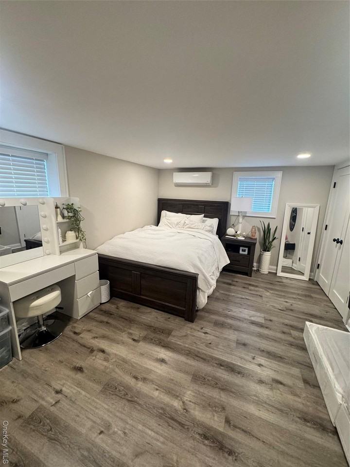 570 Monroe Blvd 1st Fl #1stFL - Photo 3 of 17