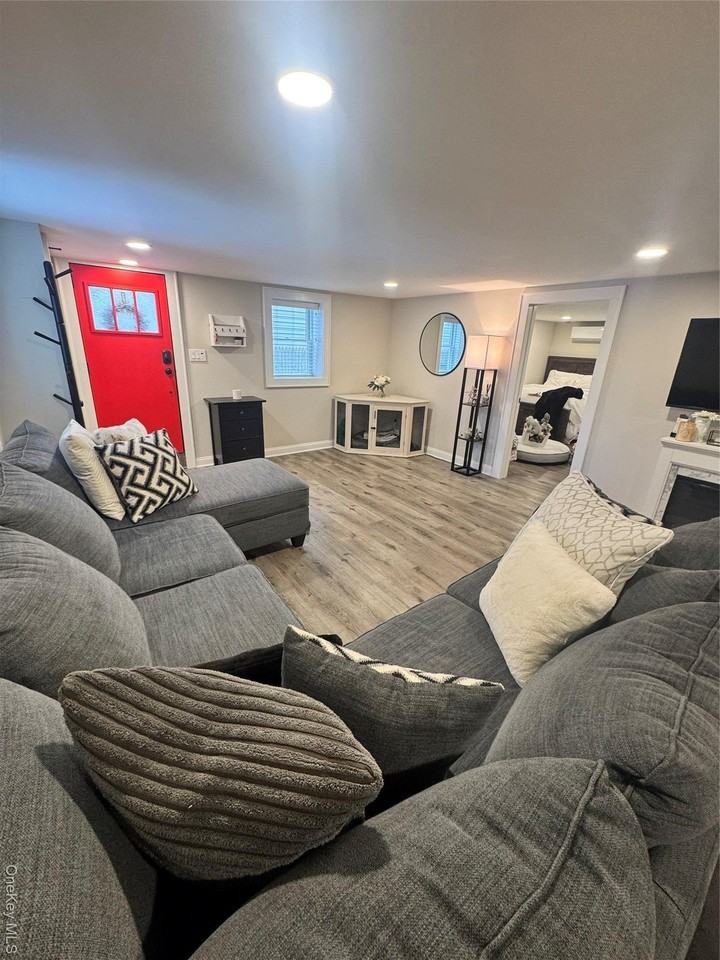 570 Monroe Blvd 1st Fl #1stFL - Photo 6 of 17