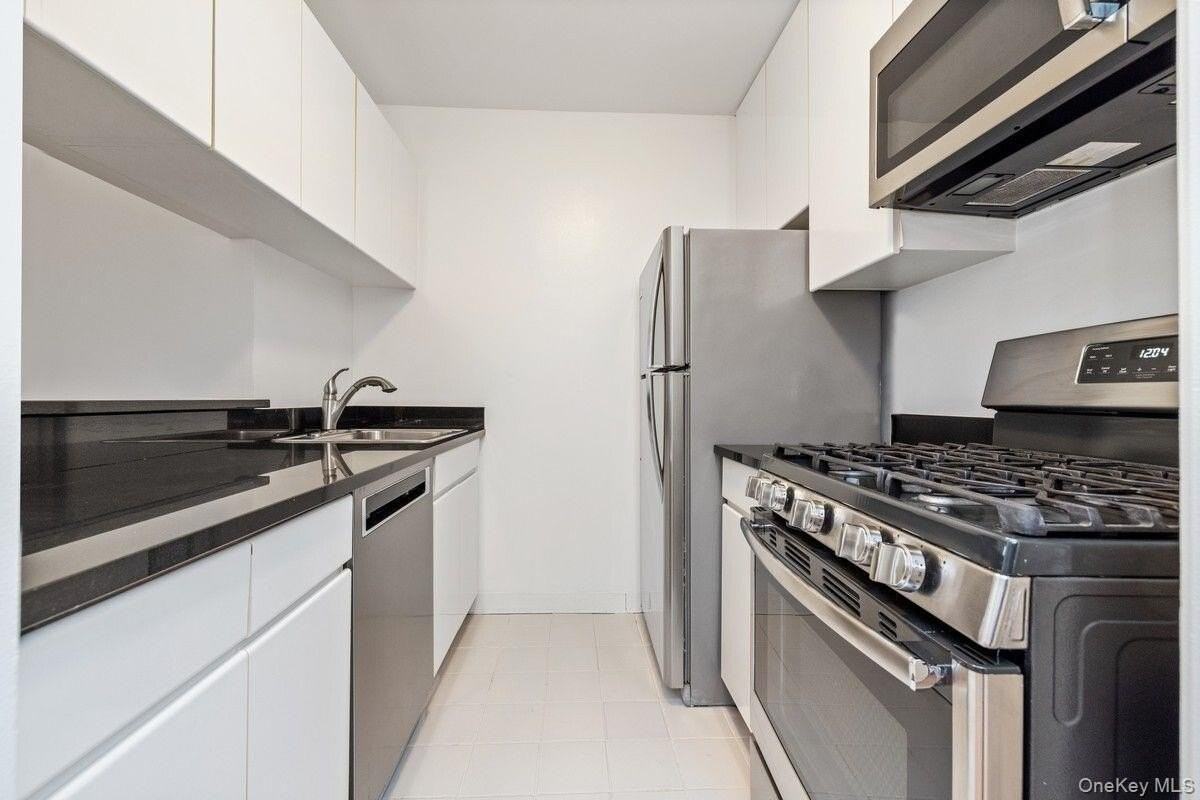 280 Park Ave S #16L - Photo 3 of 10