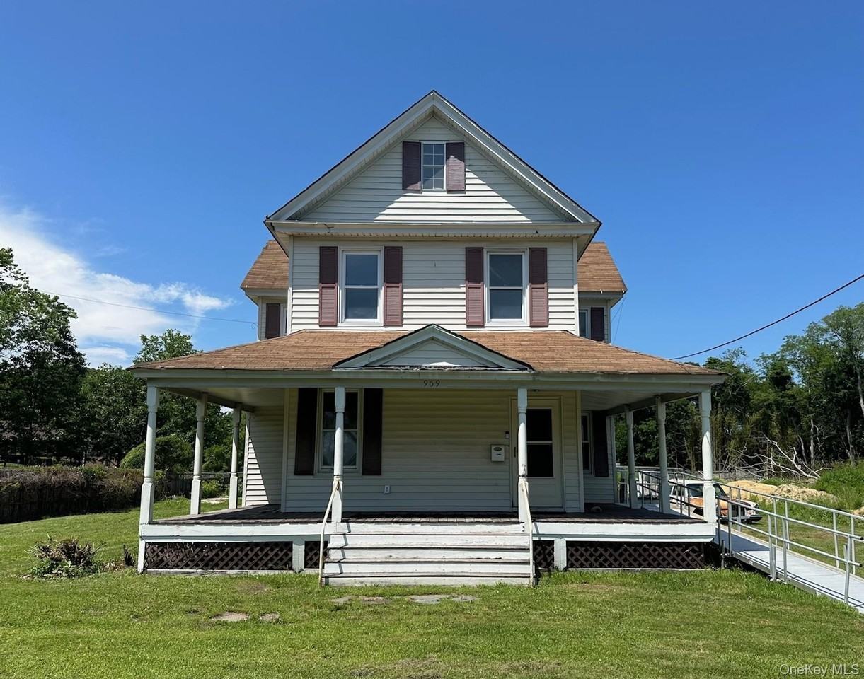 959 Montauk Hwy - Photo 6 of 7