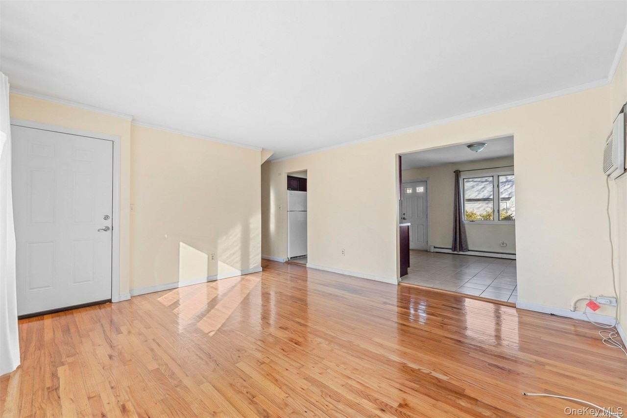 4 Quaker Ct - Photo 4 of 17