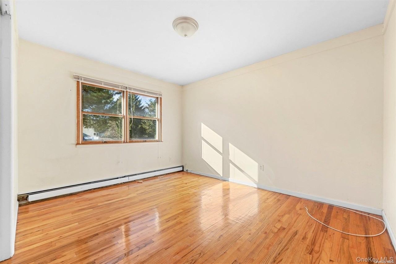 4 Quaker Ct - Photo 6 of 17