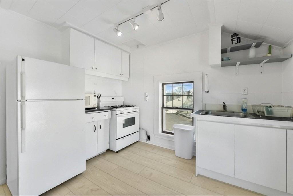 23 Tafts Ave Unit 2 #2 - Photo 4 of 8