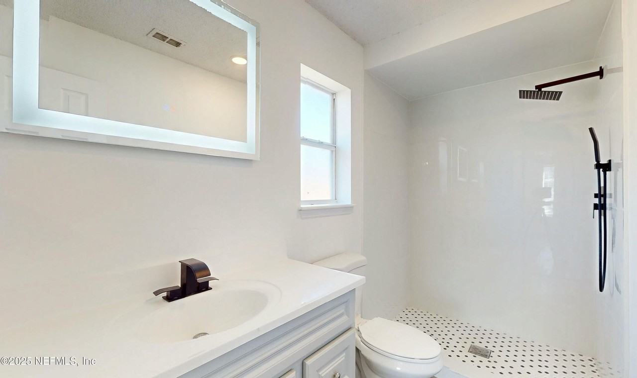 11156 Wyndham Hollow Ln - Photo 2 of 38