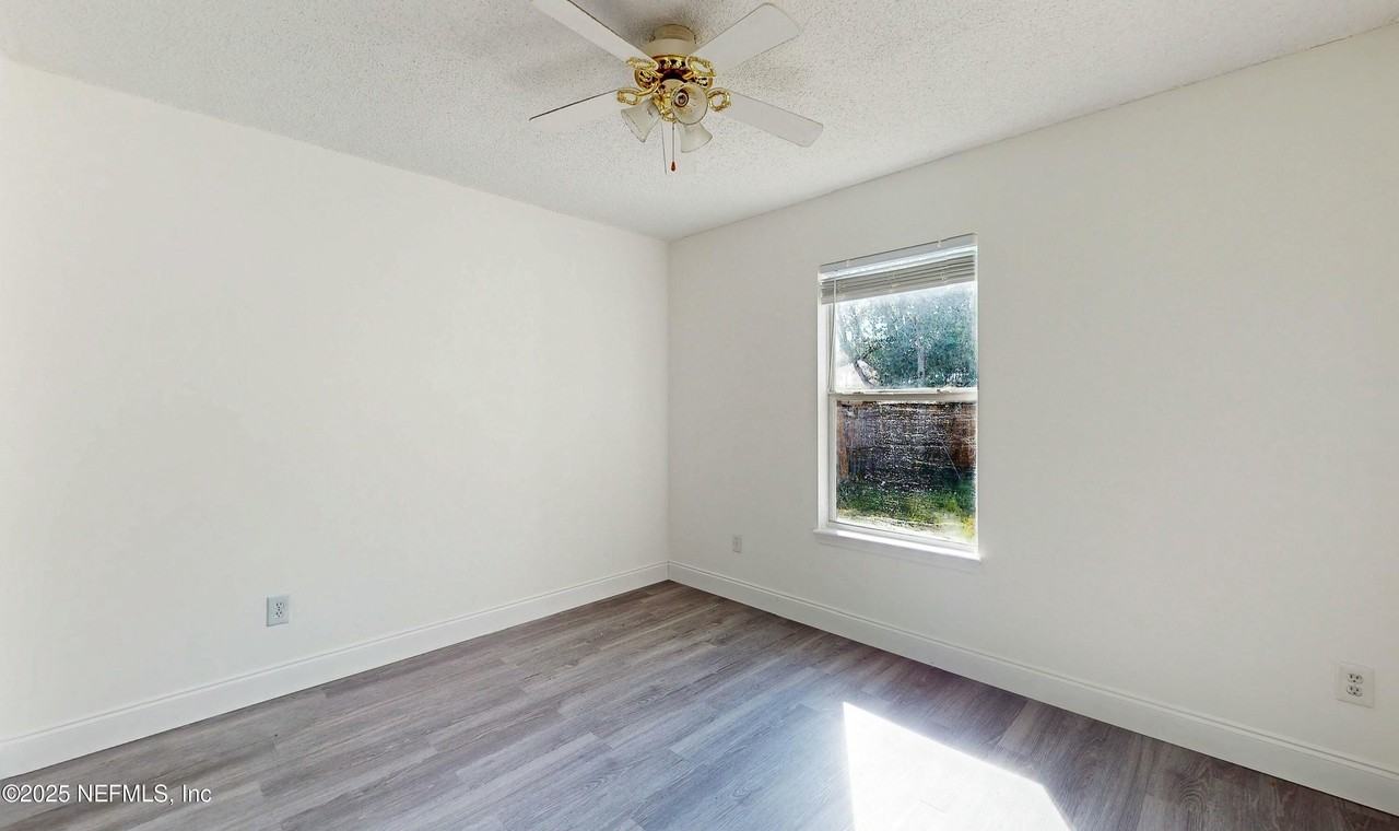 11156 Wyndham Hollow Ln - Photo 5 of 38