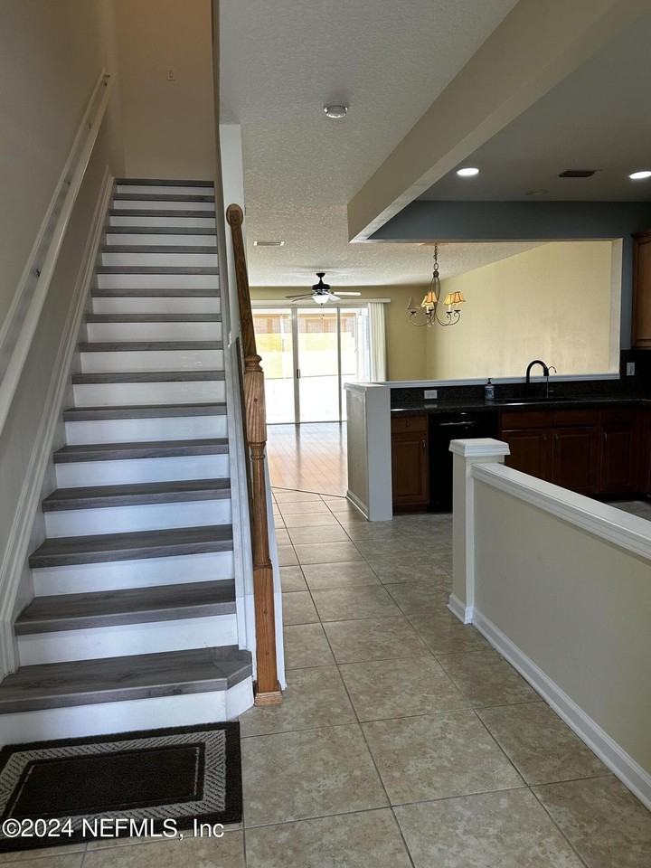 4215 Highwood Dr - Photo 4 of 50