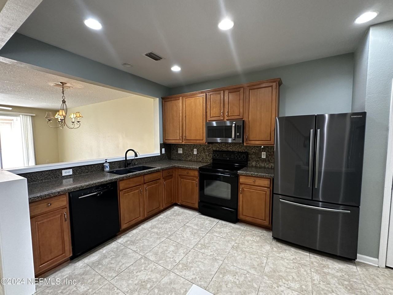 4215 Highwood Dr - Photo 5 of 50