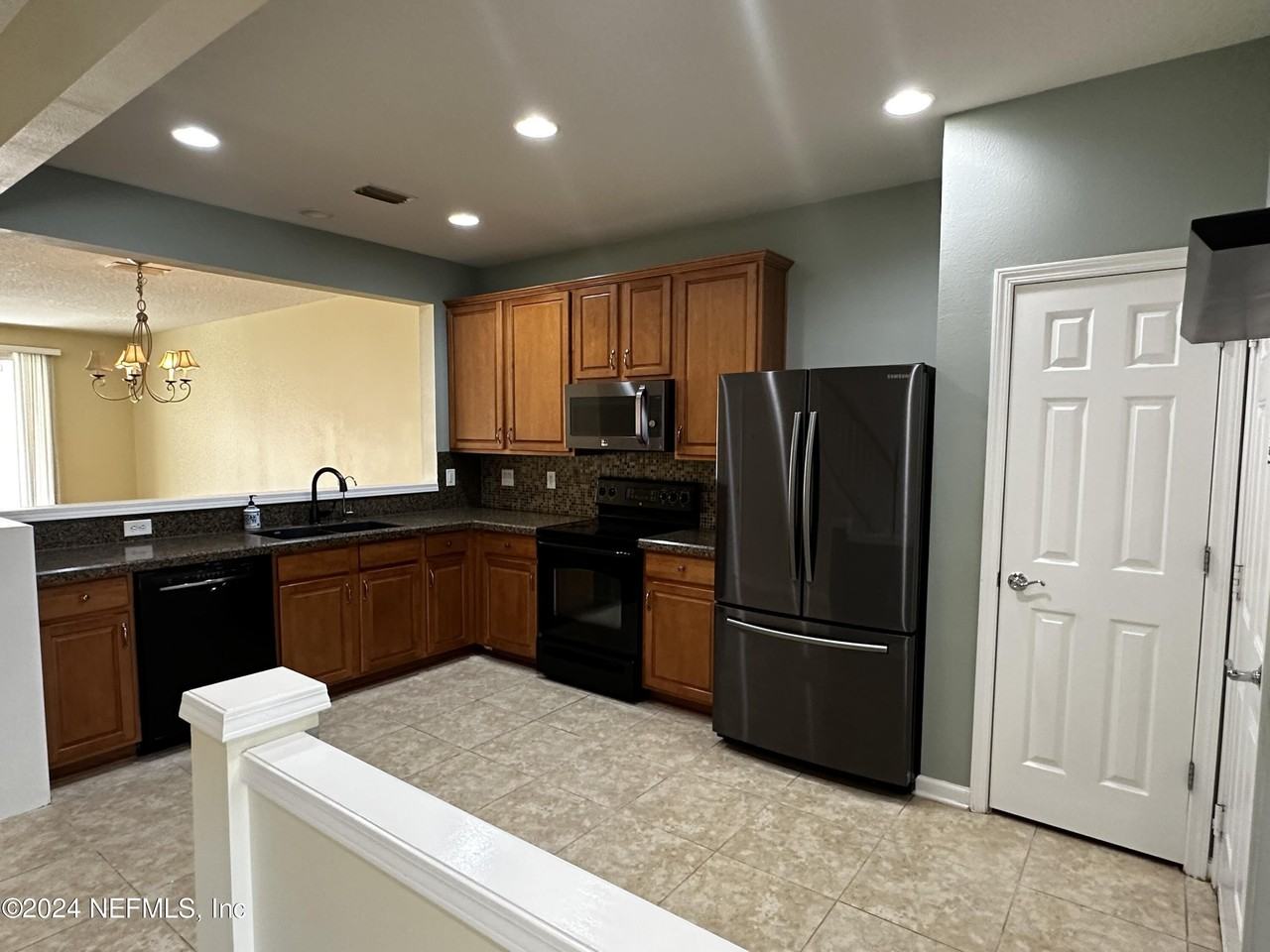 4215 Highwood Dr - Photo 7 of 50