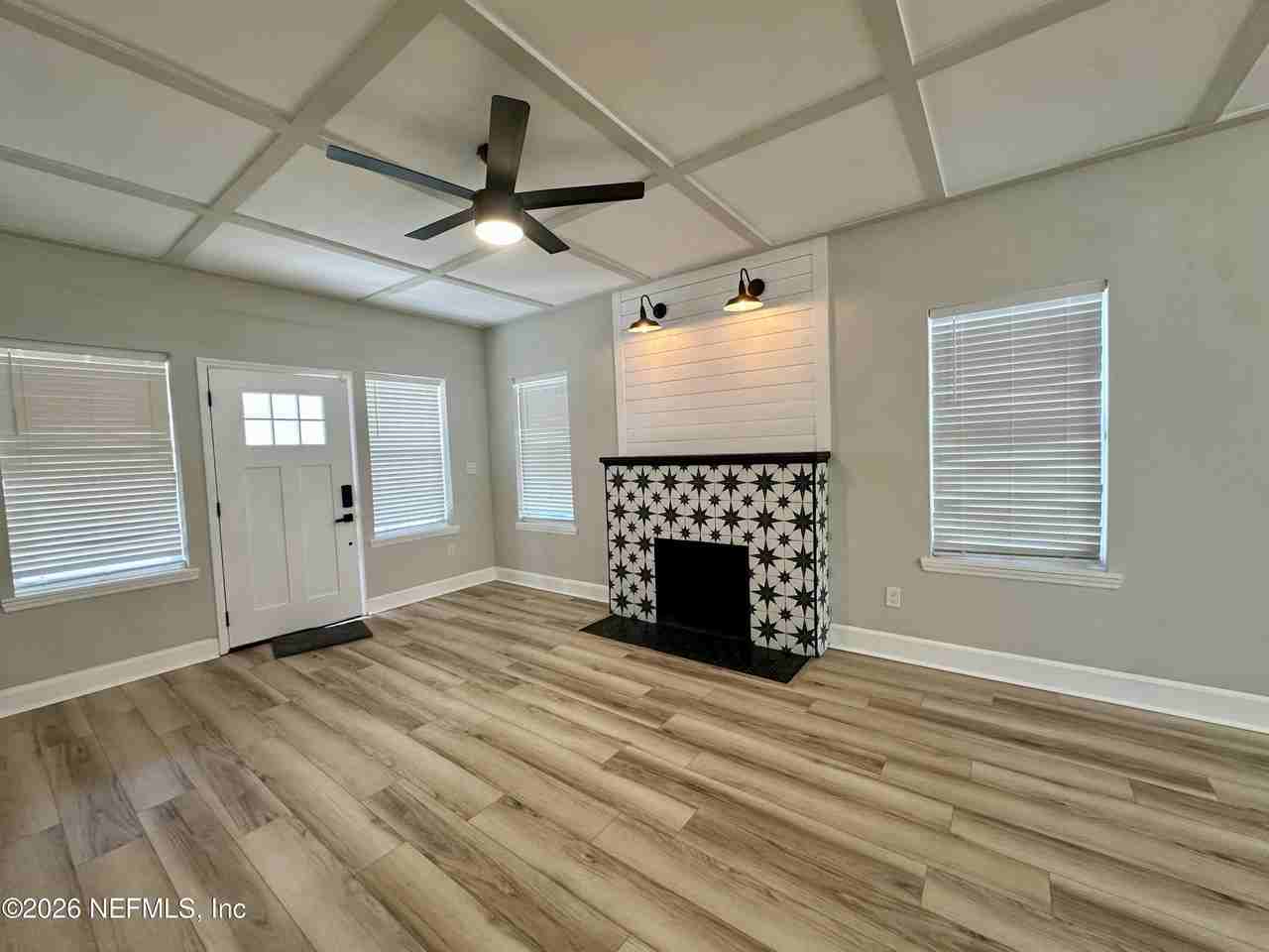 4635 Attleboro St - Photo 4 of 21