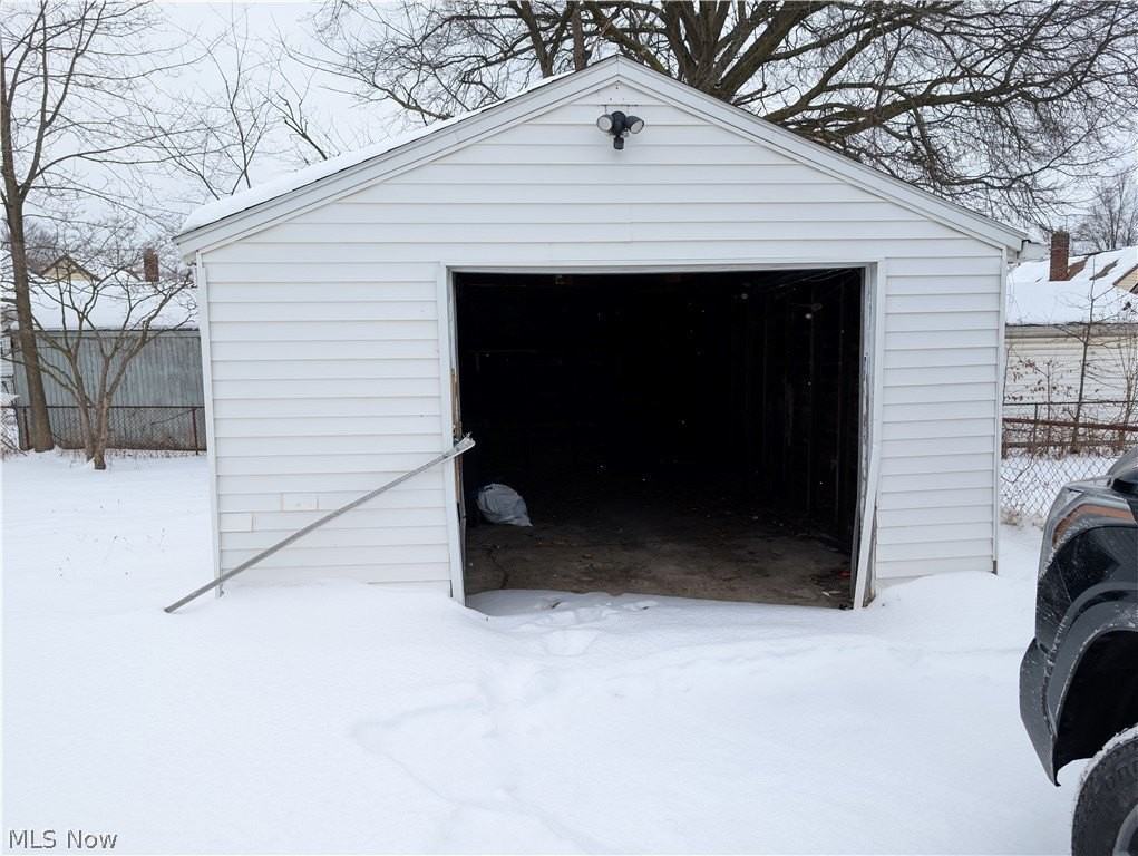 637 E Wilbeth Rd - Photo 6 of 45