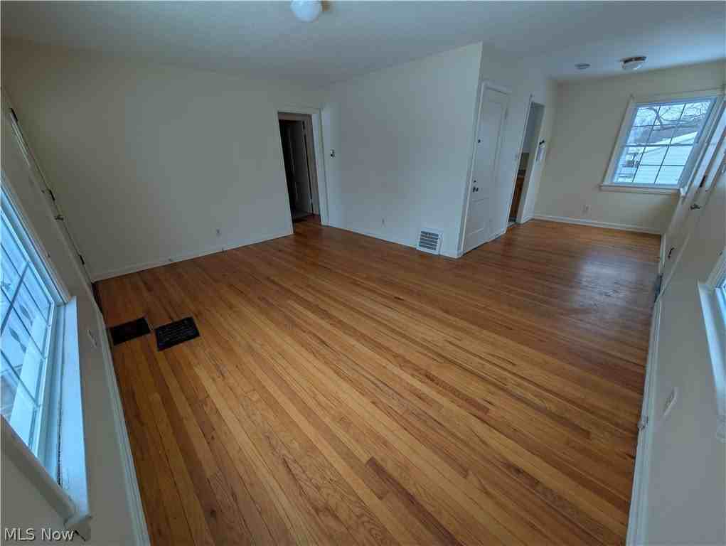 637 E Wilbeth Rd - Photo 7 of 45