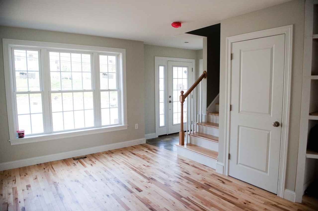 635 Hanover St - Photo 2 of 11