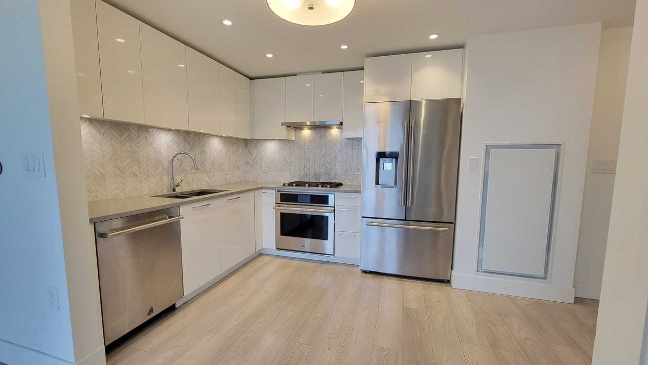 3581 East Kent Avenue North #404 - Photo 4 of 35